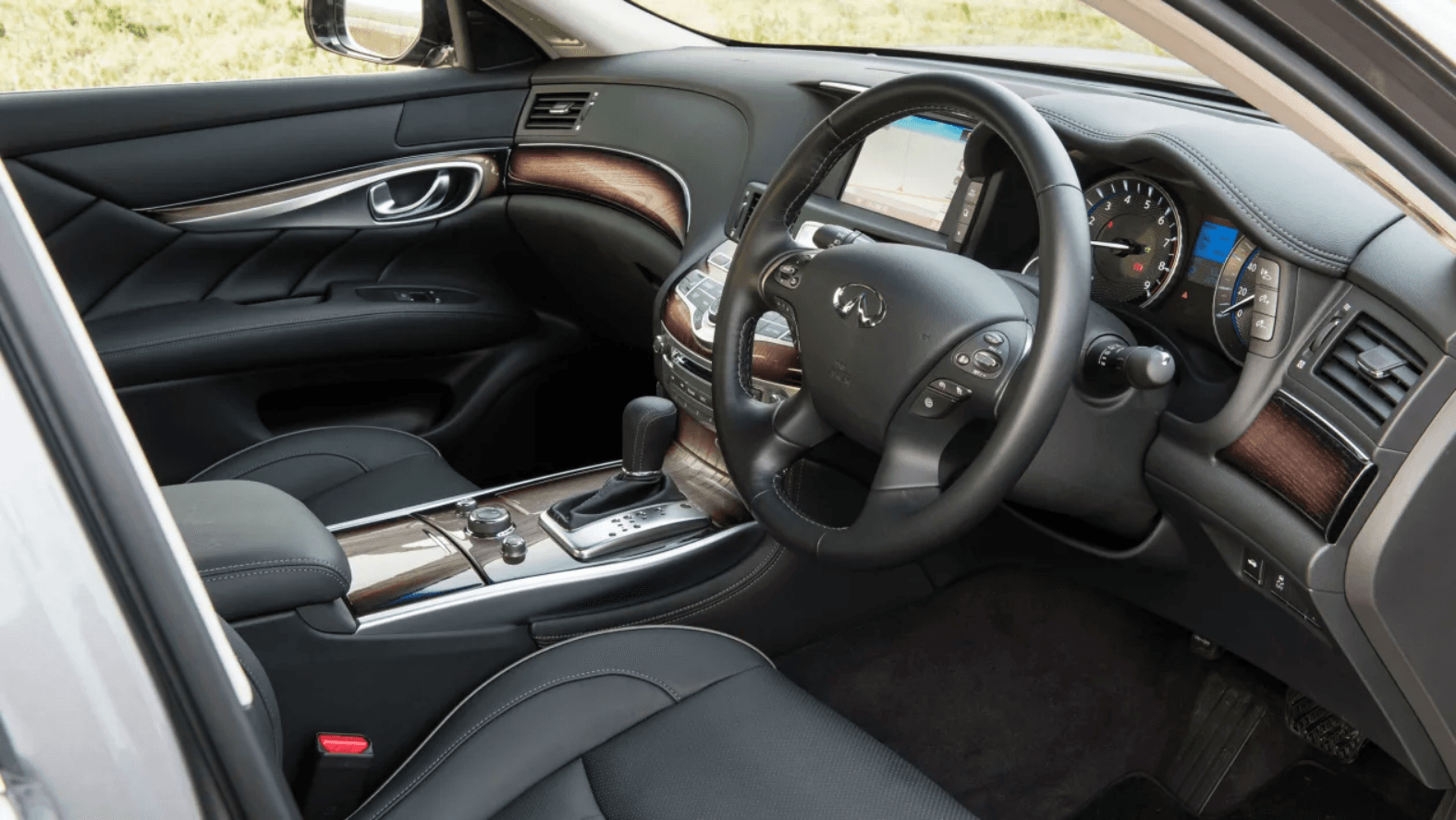 infiniti_q70_hero