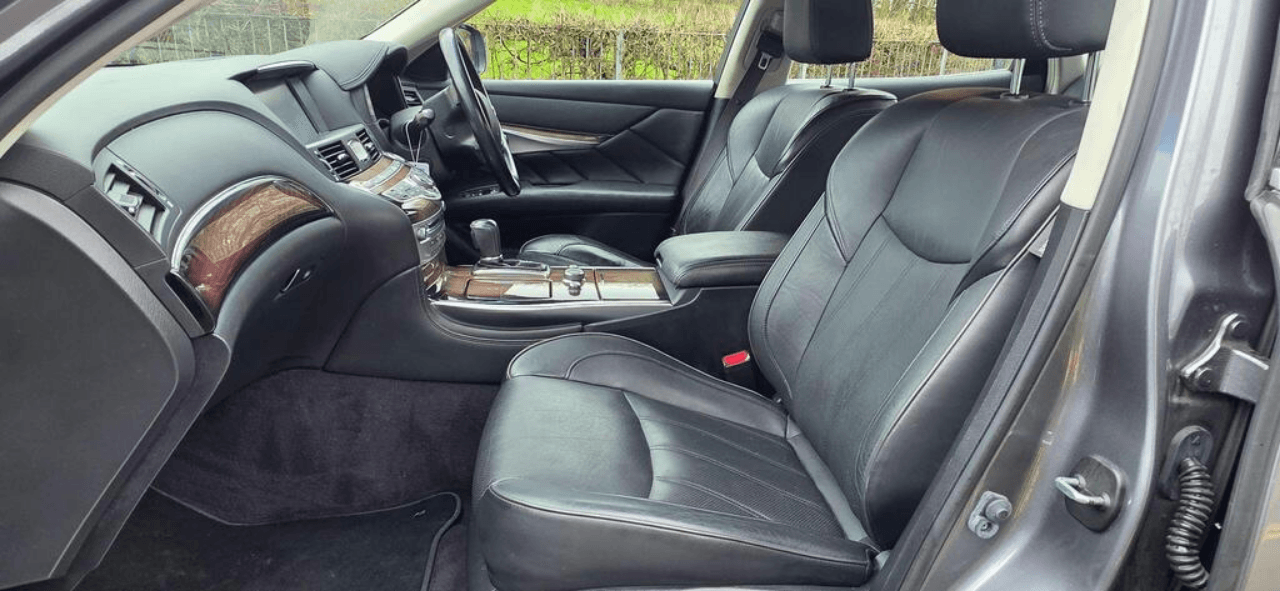infiniti_q70_1strowseats