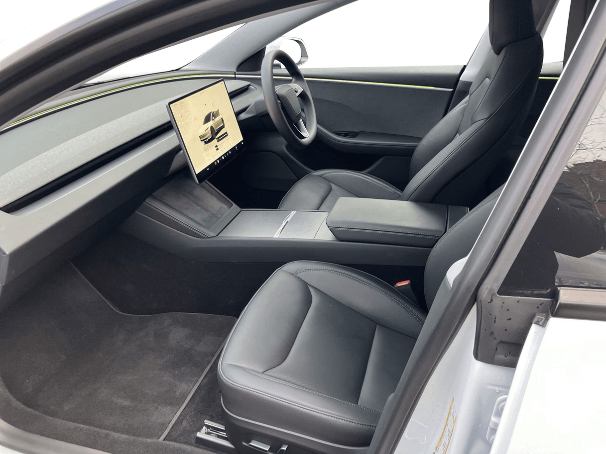 tesla_model-3_1strowseats